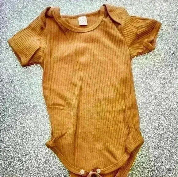 Nwot 3 to 6 month 2 piece sunflower  skort - Picture 3 of 5